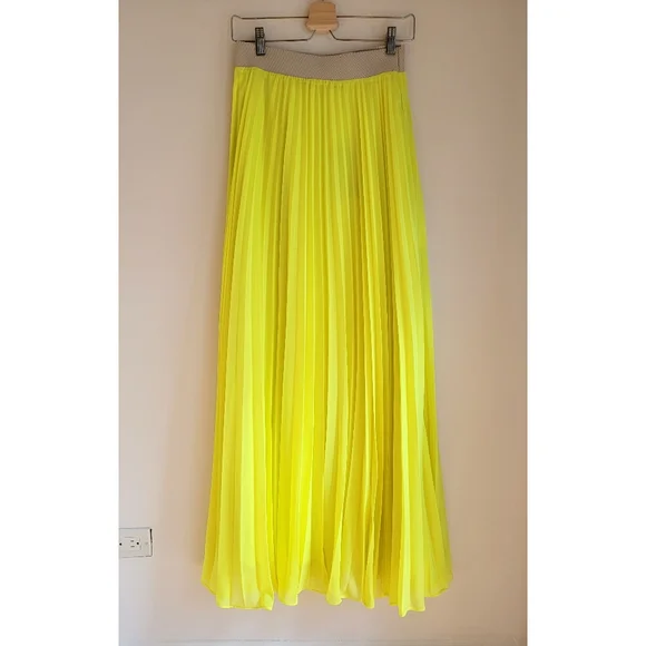 Tov accordion pleated maxi lime green skirt - Picture 3 of 4